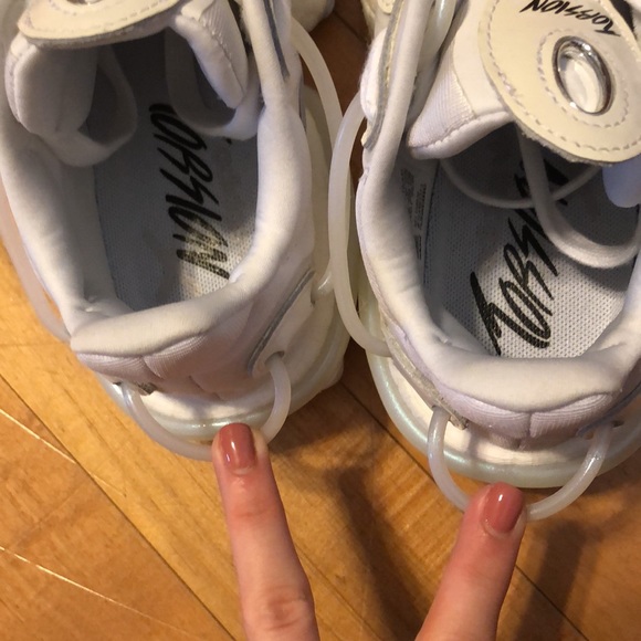 white Adidas Torsion🤍 - Picture 8 of 9